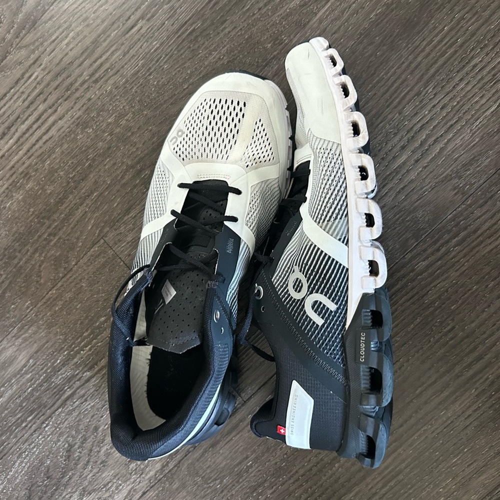 ON tennis shoes men’s size 10.5